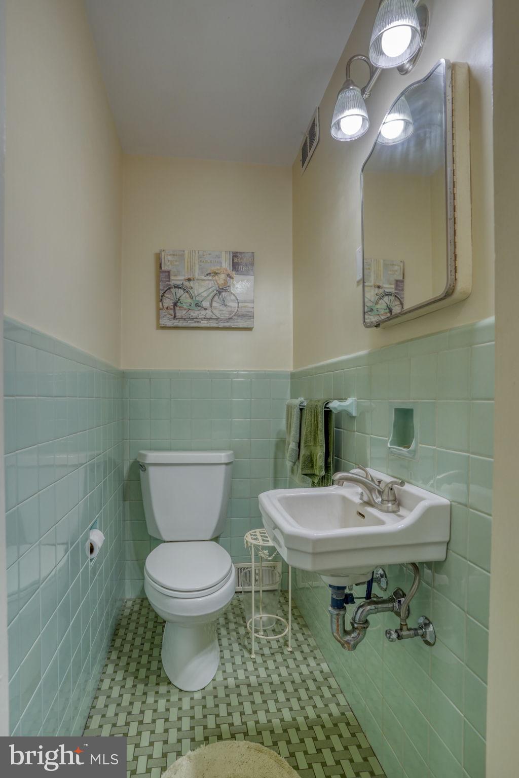 46 Rodney Road Dover, DE 19901 - Photo 25 of 48 Powder Room - 1st Floor