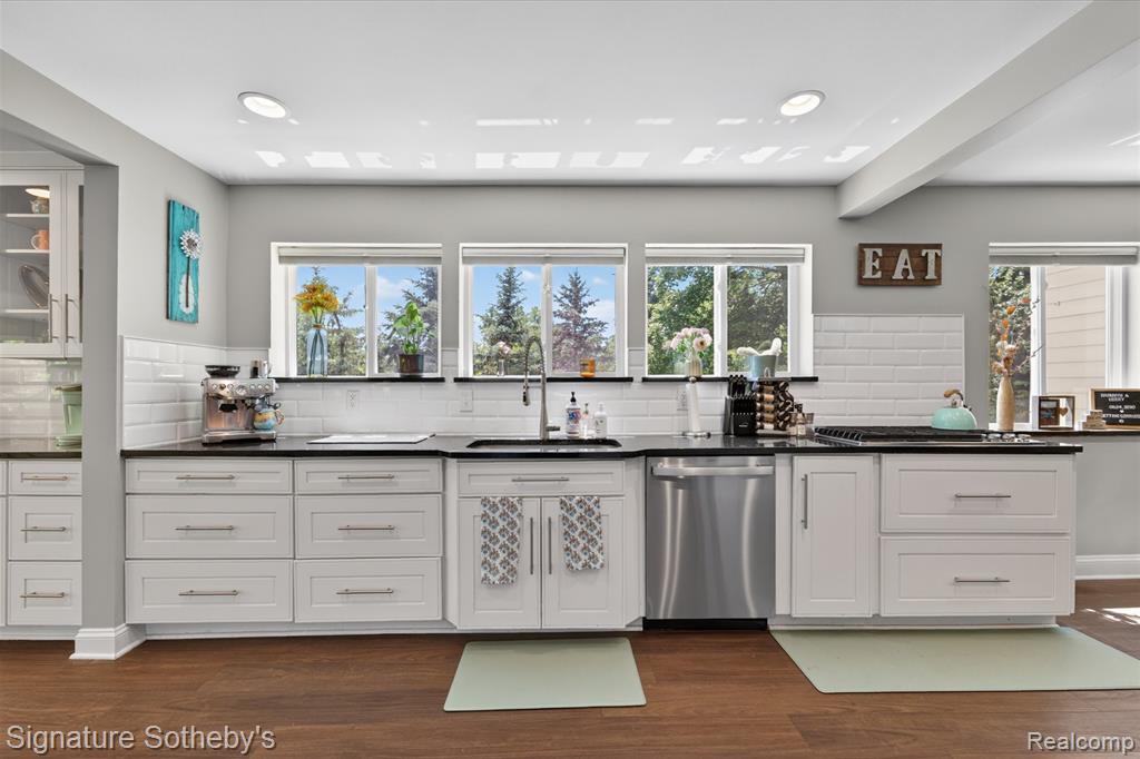 30650 Lahser Road Beverly Hills, MI 48025 - Photo 16 of 93