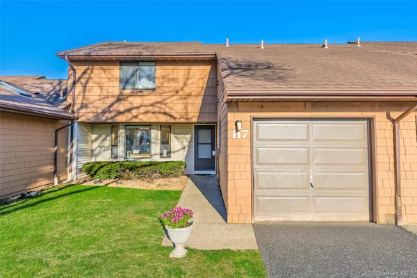 $599,999 | 117 Scarlett Way, Commack, NY 11725