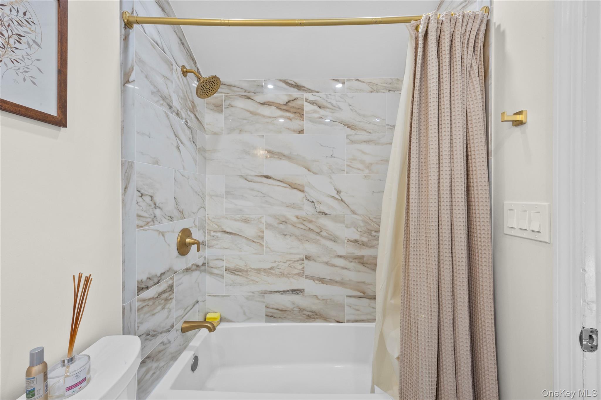 117 Scarlett Way Commack, NY 11725 - Photo 11 of 26 Stunning Primary Bathroom