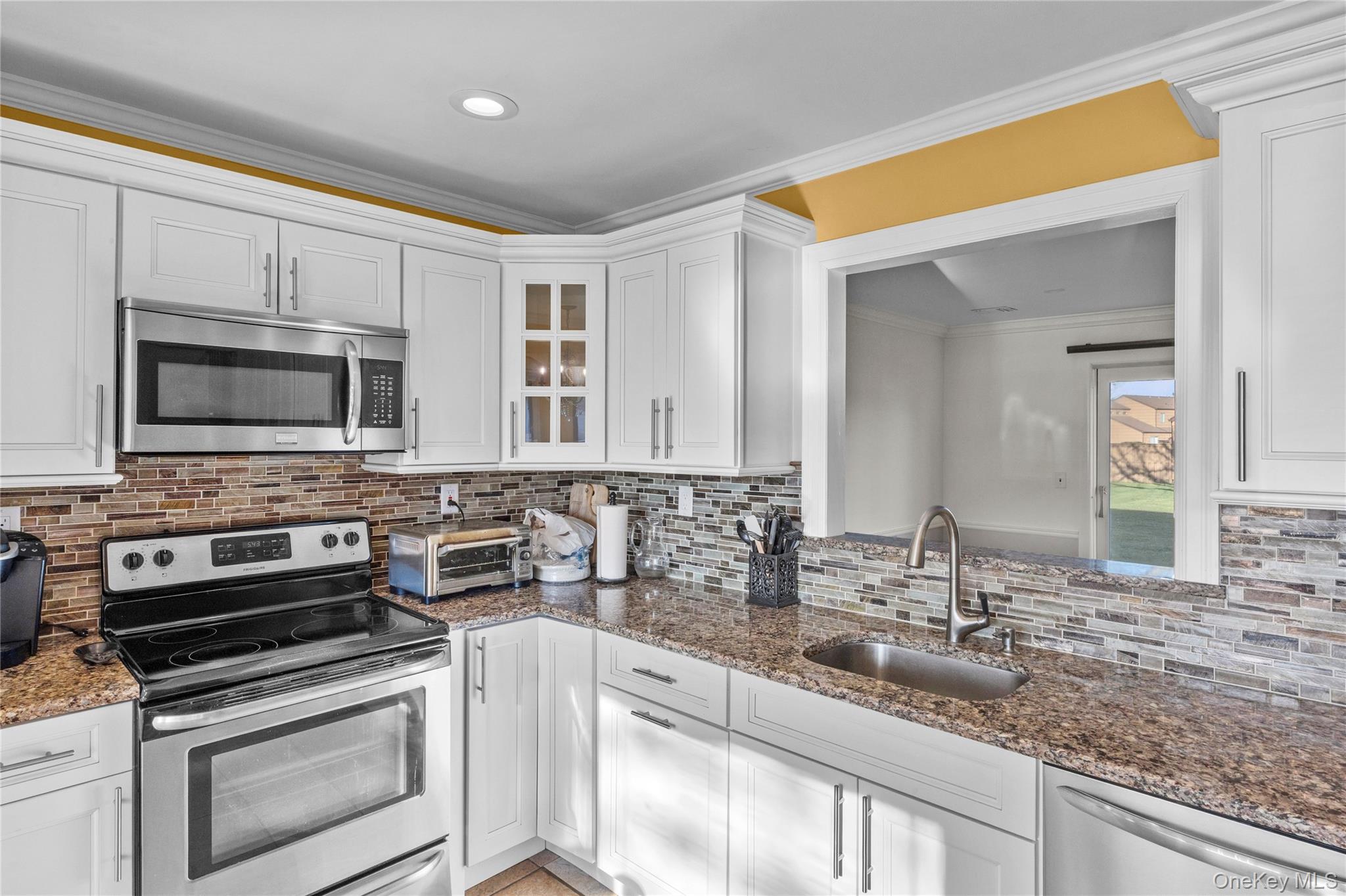 117 Scarlett Way Commack, NY 11725 - Photo 4 of 26 Stainless Steel Appliances