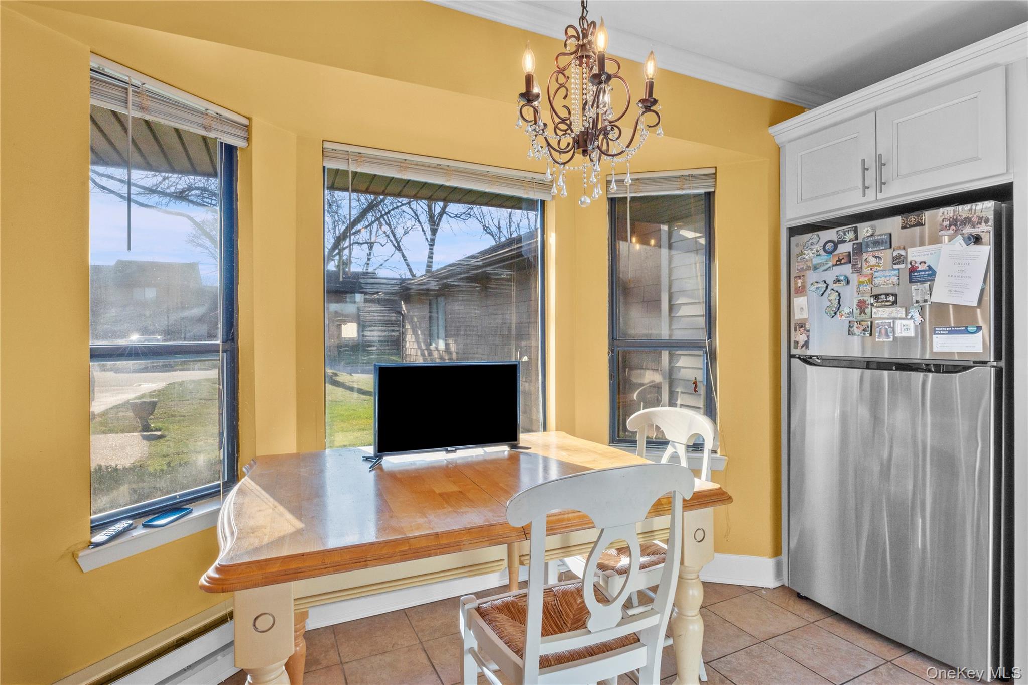 117 Scarlett Way Commack, NY 11725 - Photo 6 of 26 Lots of Sunlight!