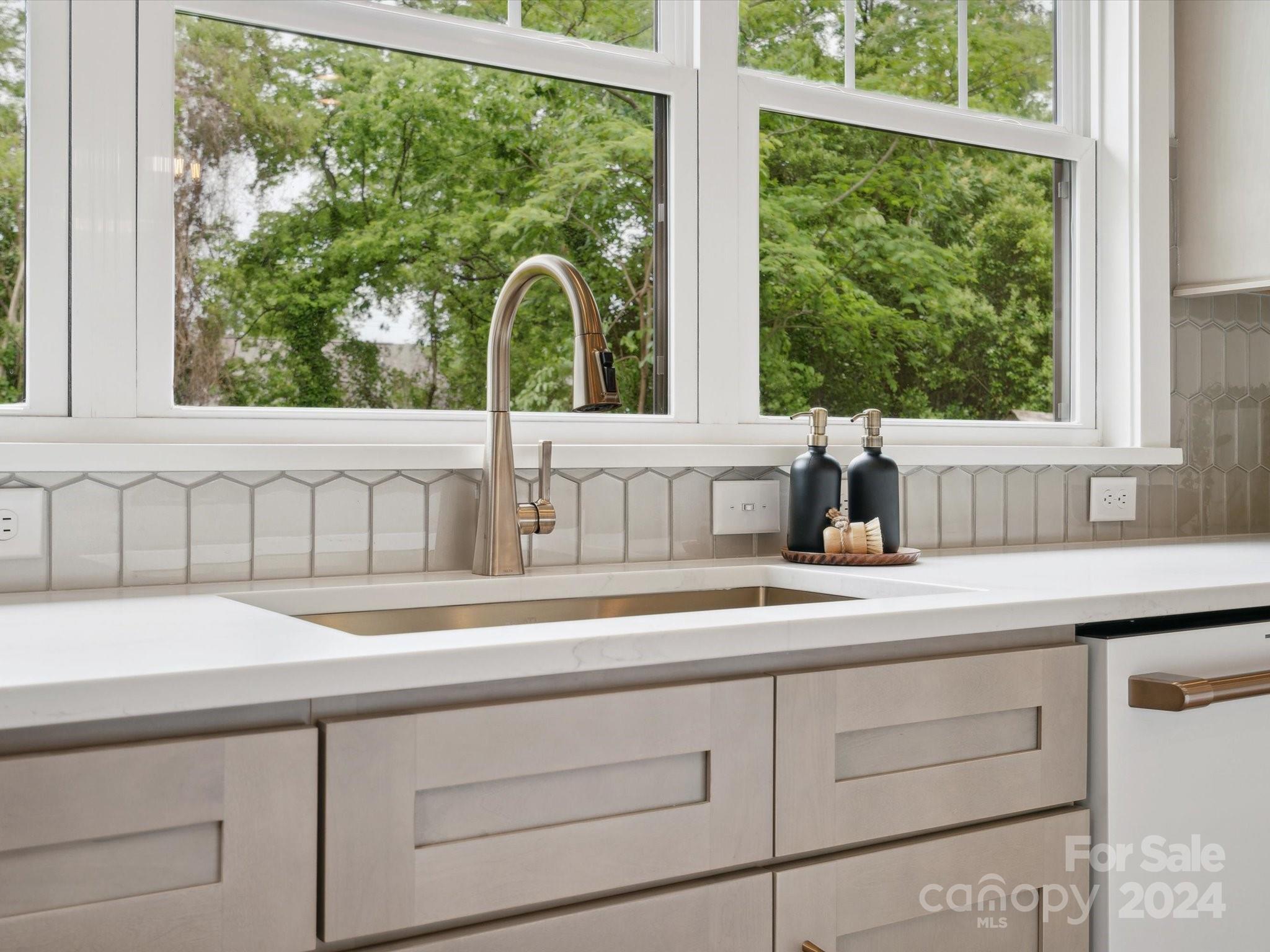 2112 Vanderbilt Road Charlotte, NC 28206 - Photo 12 of 46 Gallery Image 12