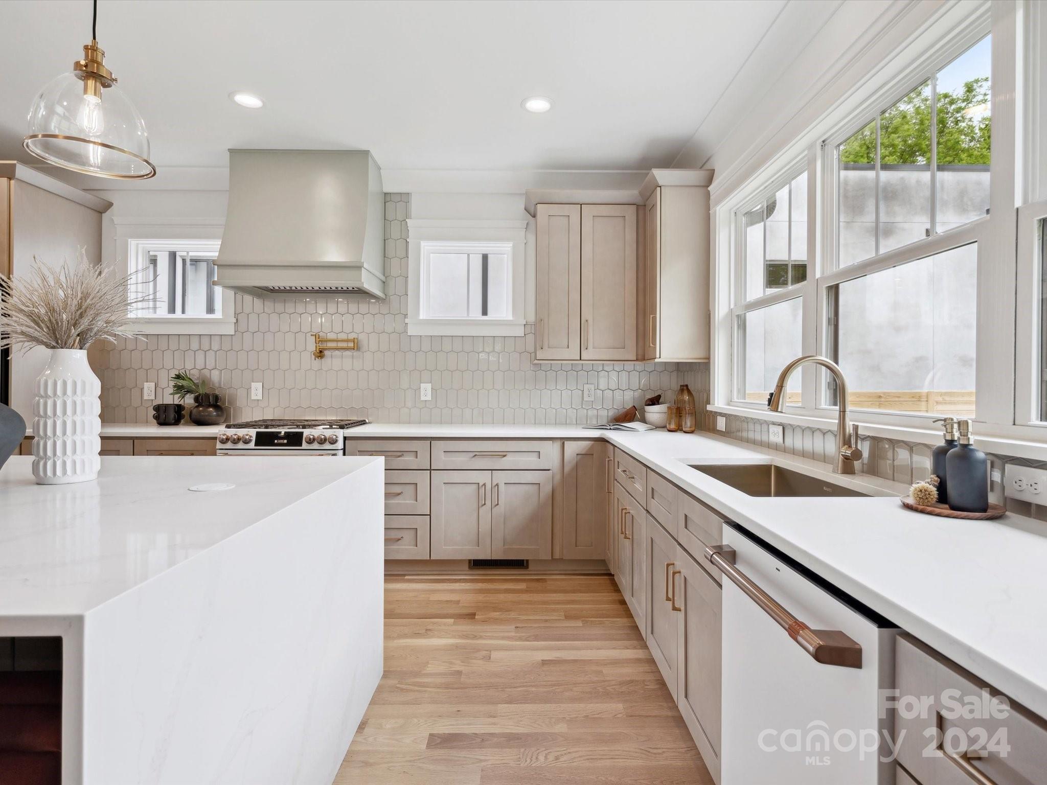 2112 Vanderbilt Road Charlotte, NC 28206 - Photo 14 of 46 Gallery Image 14