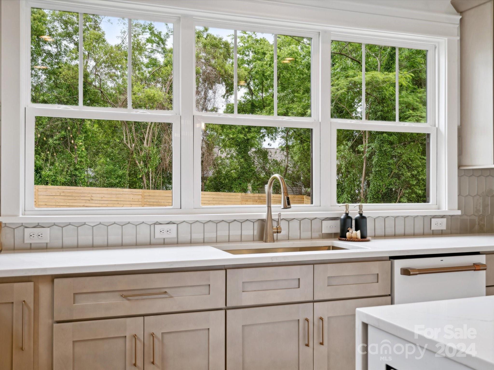 2112 Vanderbilt Road Charlotte, NC 28206 - Photo 10 of 46 Gallery Image 10