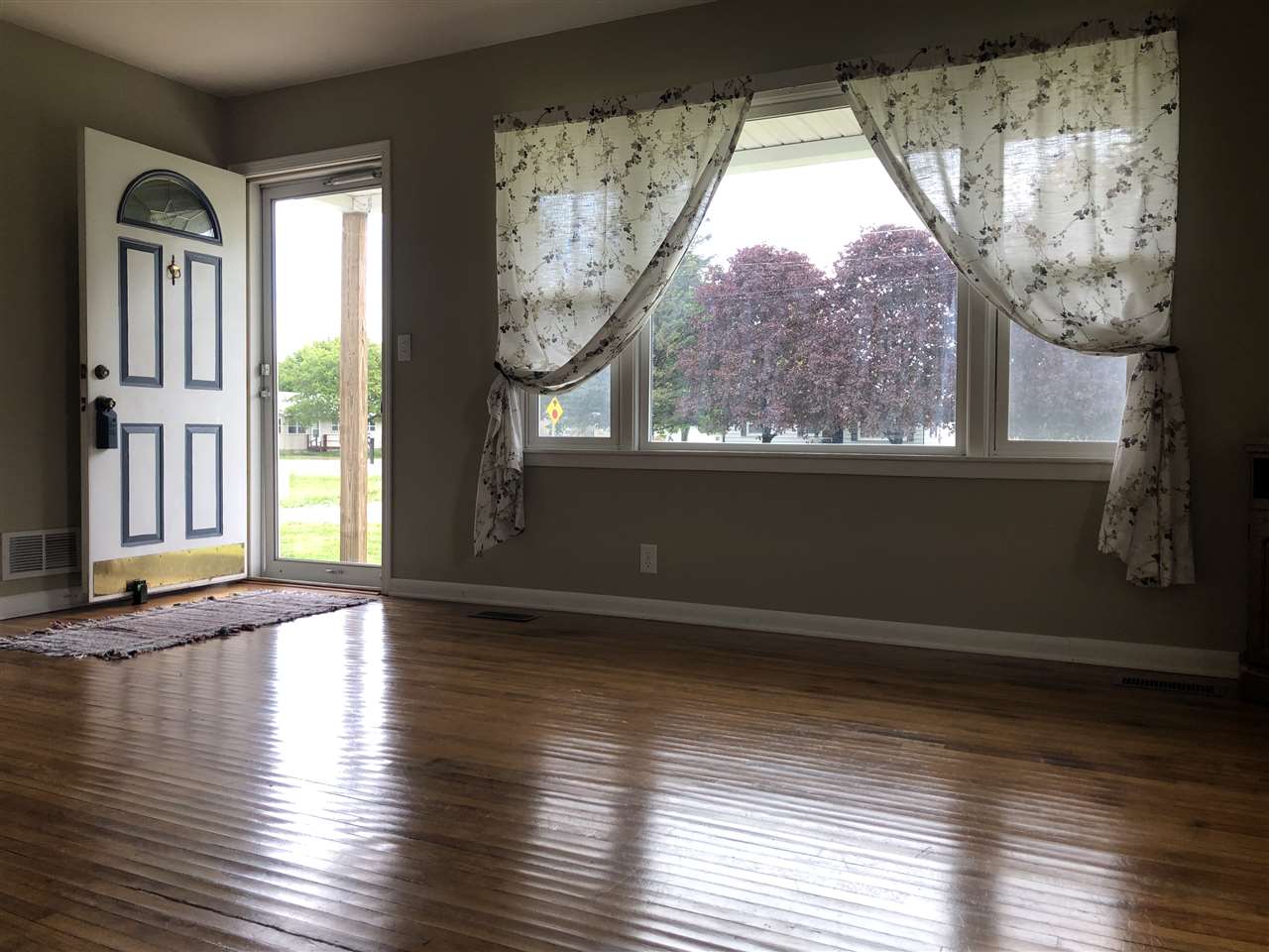 4331 East Washburn Road Waterloo, IA 50702 - Photo 2 of 10 Gallery Image 2