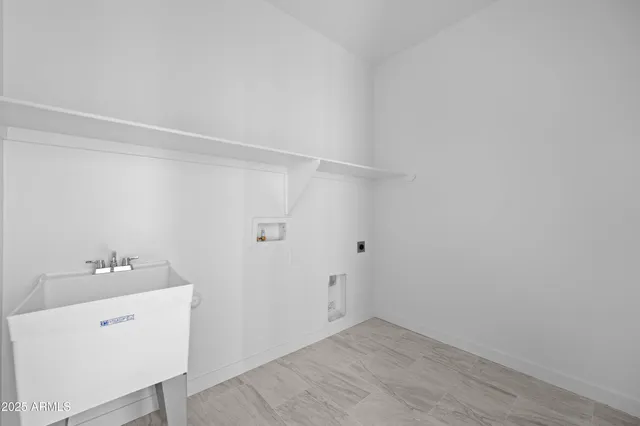 a view of utility room