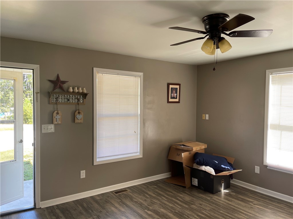268 Kelly Mill Road Seneca, SC 29672 - Photo 9 of 23 Front Room