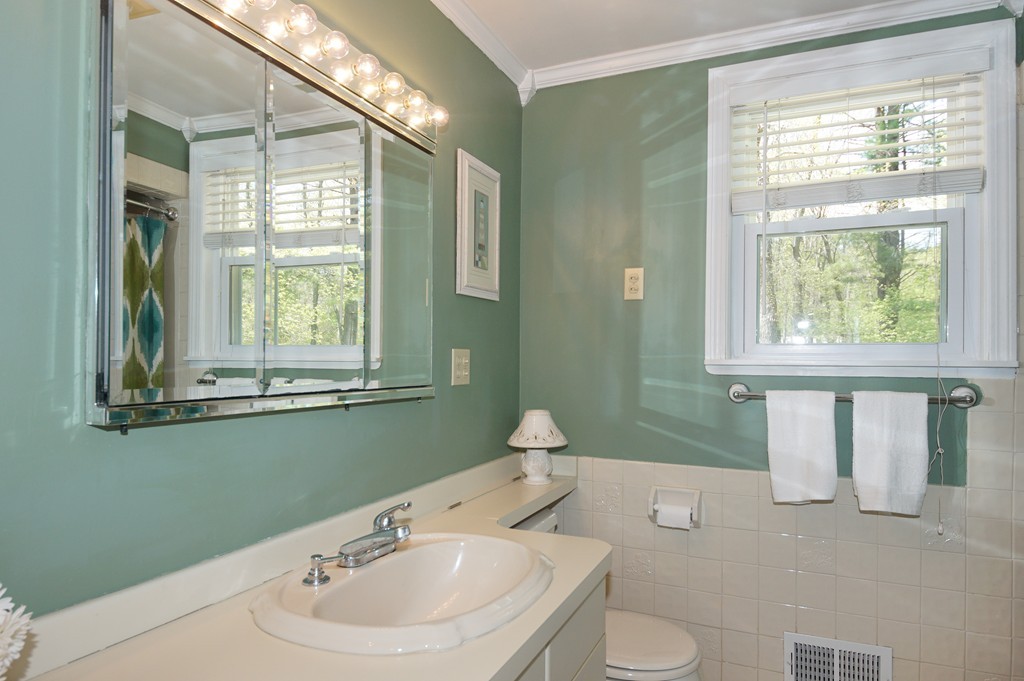 33 Dorset Road Holliston, MA 01746 - Photo 14 of 22 Gallery Image 14