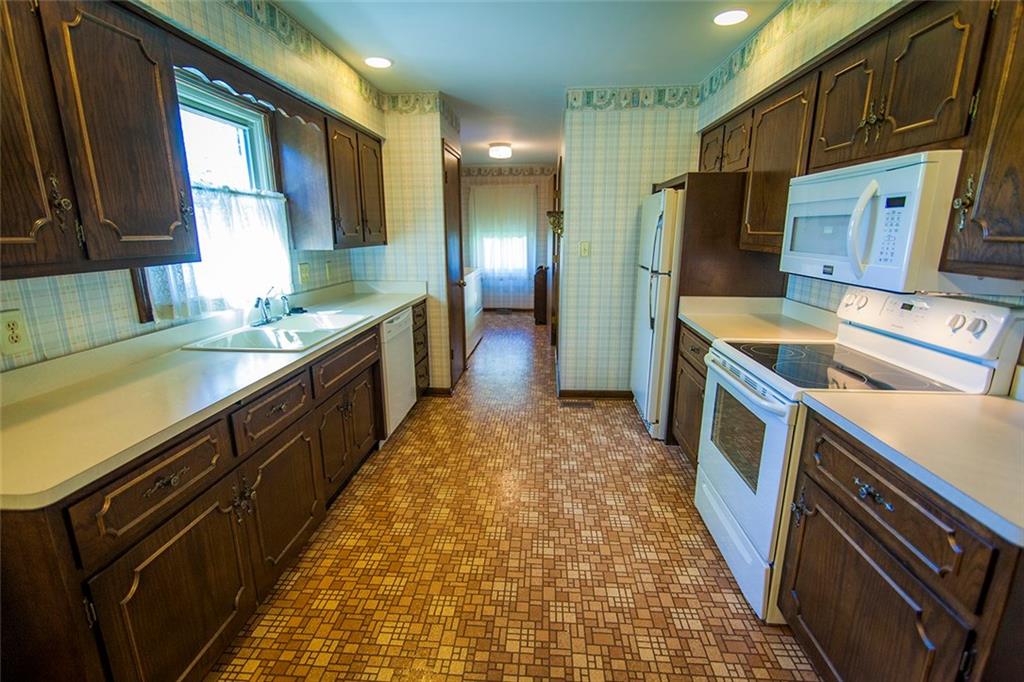 813 Deerfield Road Anderson, IN 46012 - Photo 7 of 30