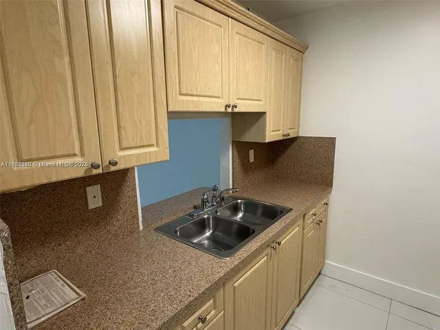 $1,600 | 5505 Northwest 7th Street, Unit W112, Miami, FL 33126