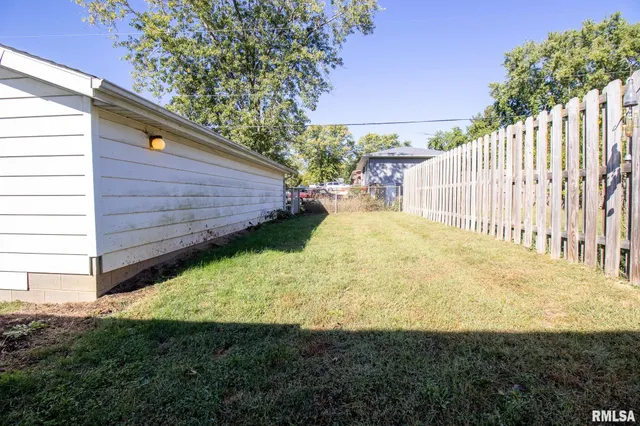 $188,600 | 17511 North Oak Lawn Avenue, Chillicothe, IL 61523