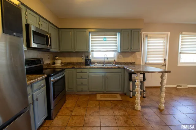 $188,600 | 17511 North Oak Lawn Avenue, Chillicothe, IL 61523