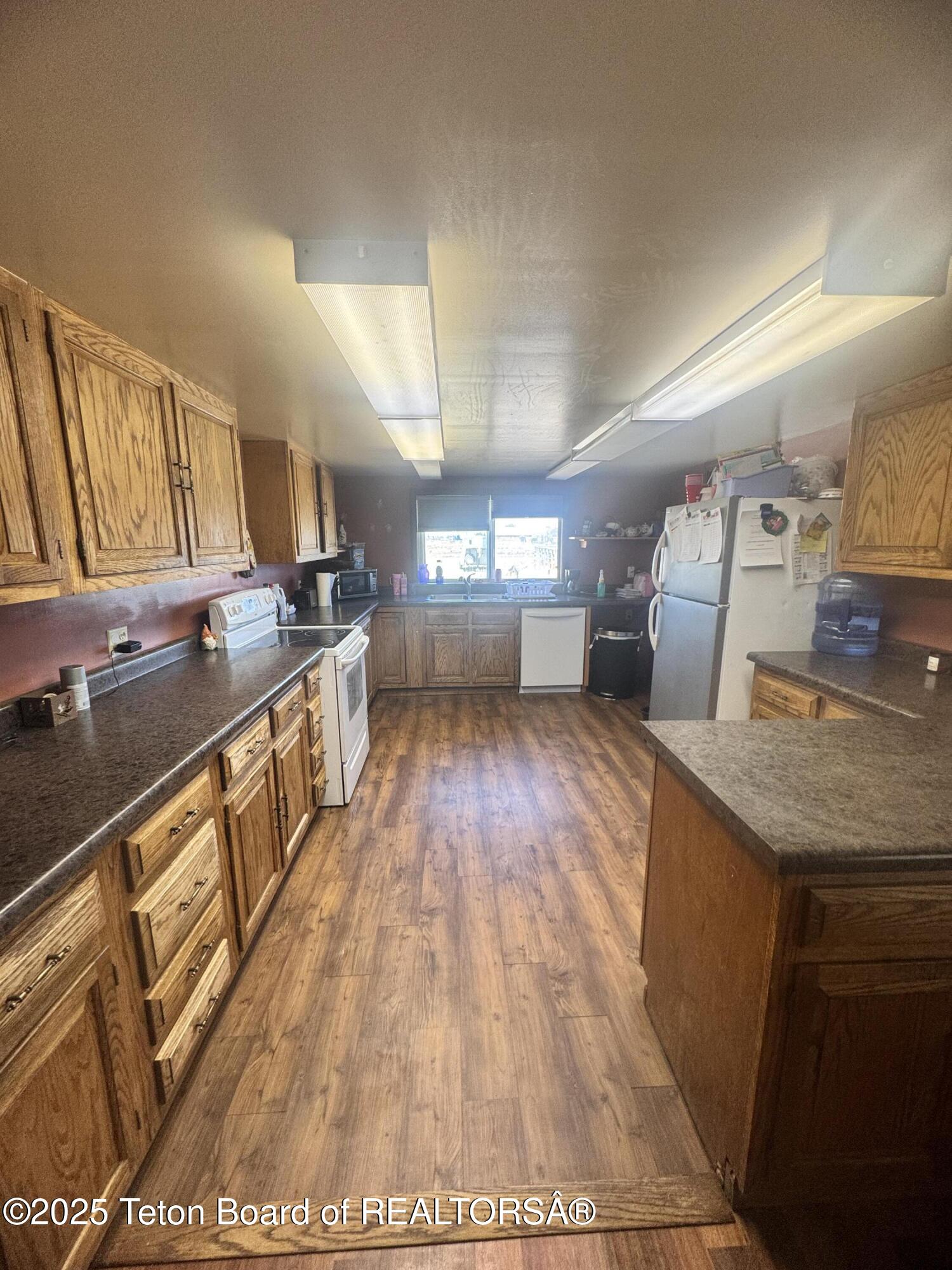 19 Sandy Lane Pinedale, WY 82941 - Photo 10 of 24 Large kitchen w/new dishwasher