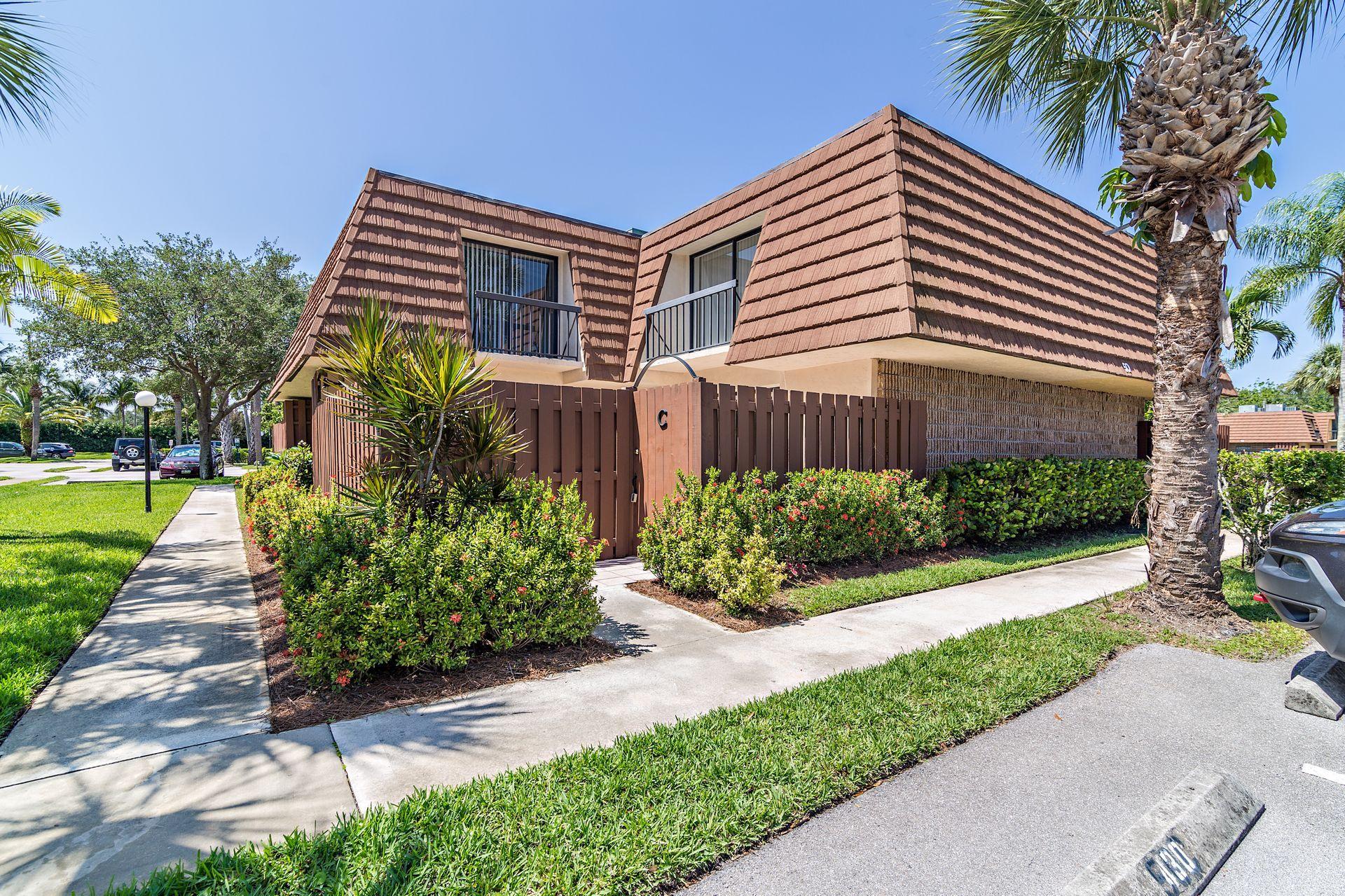 825 Center Street, Unit 50C Jupiter, FL 33458 - Photo 4 of 37 4