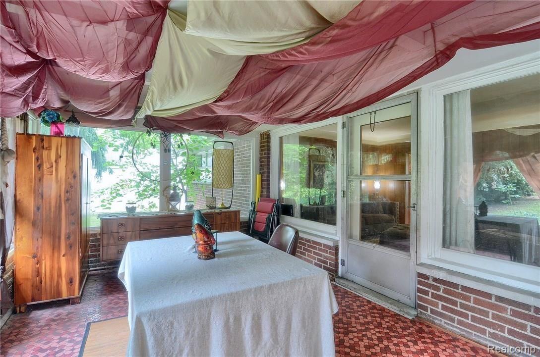 50 Barrington Road Bloomfield Hills, MI 48302 - Photo 13 of 30 Sun_Room_2nd_View.jpg