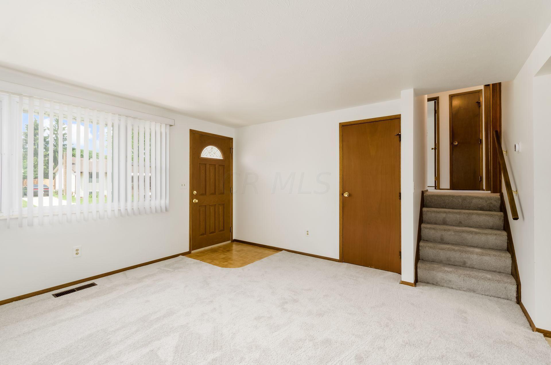 2065 Tupsfield Road Columbus, OH 43229 - Photo 4 of 38 Gallery Image 4