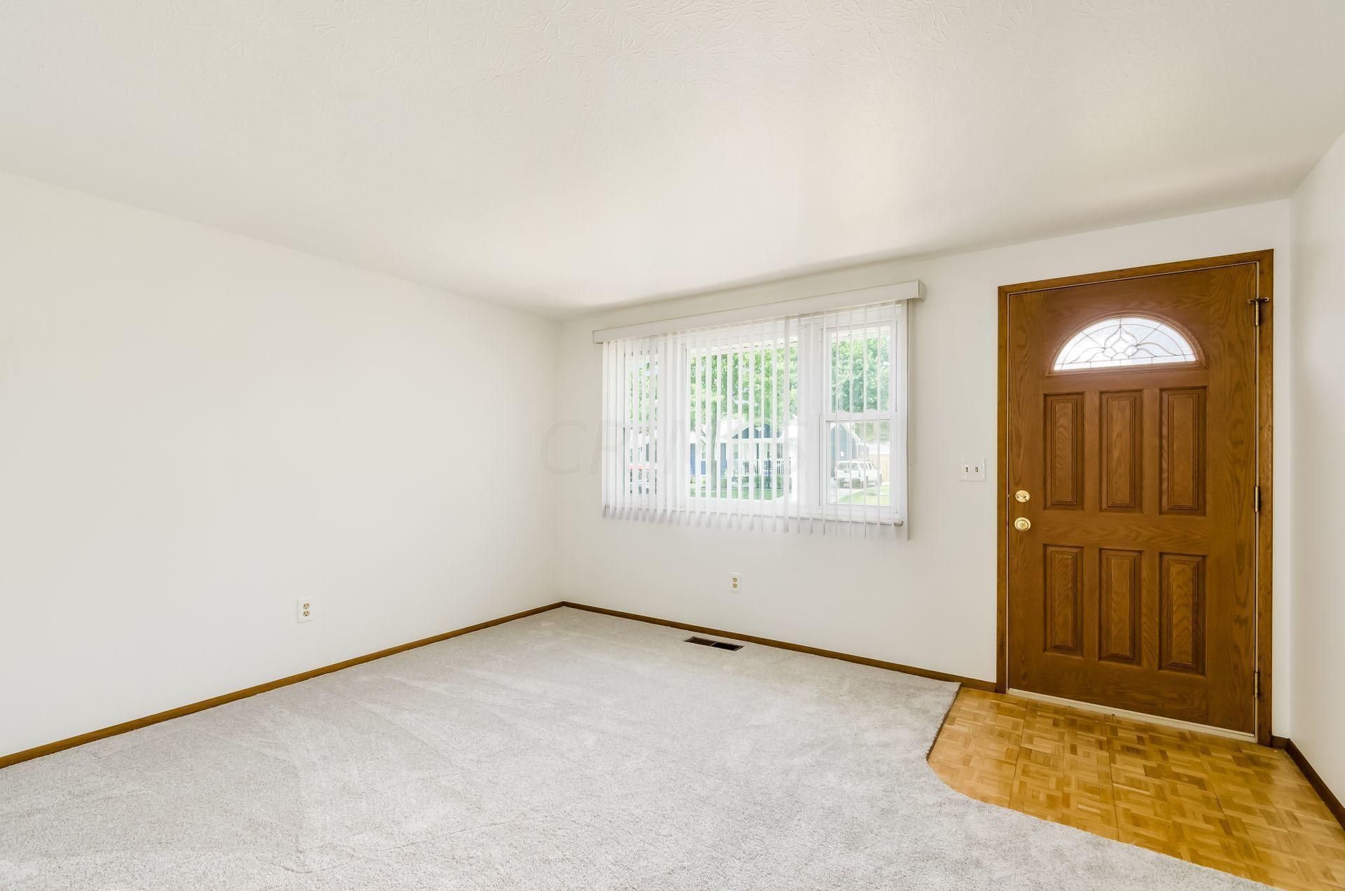 2065 Tupsfield Road Columbus, OH 43229 - Photo 5 of 38 Gallery Image 5