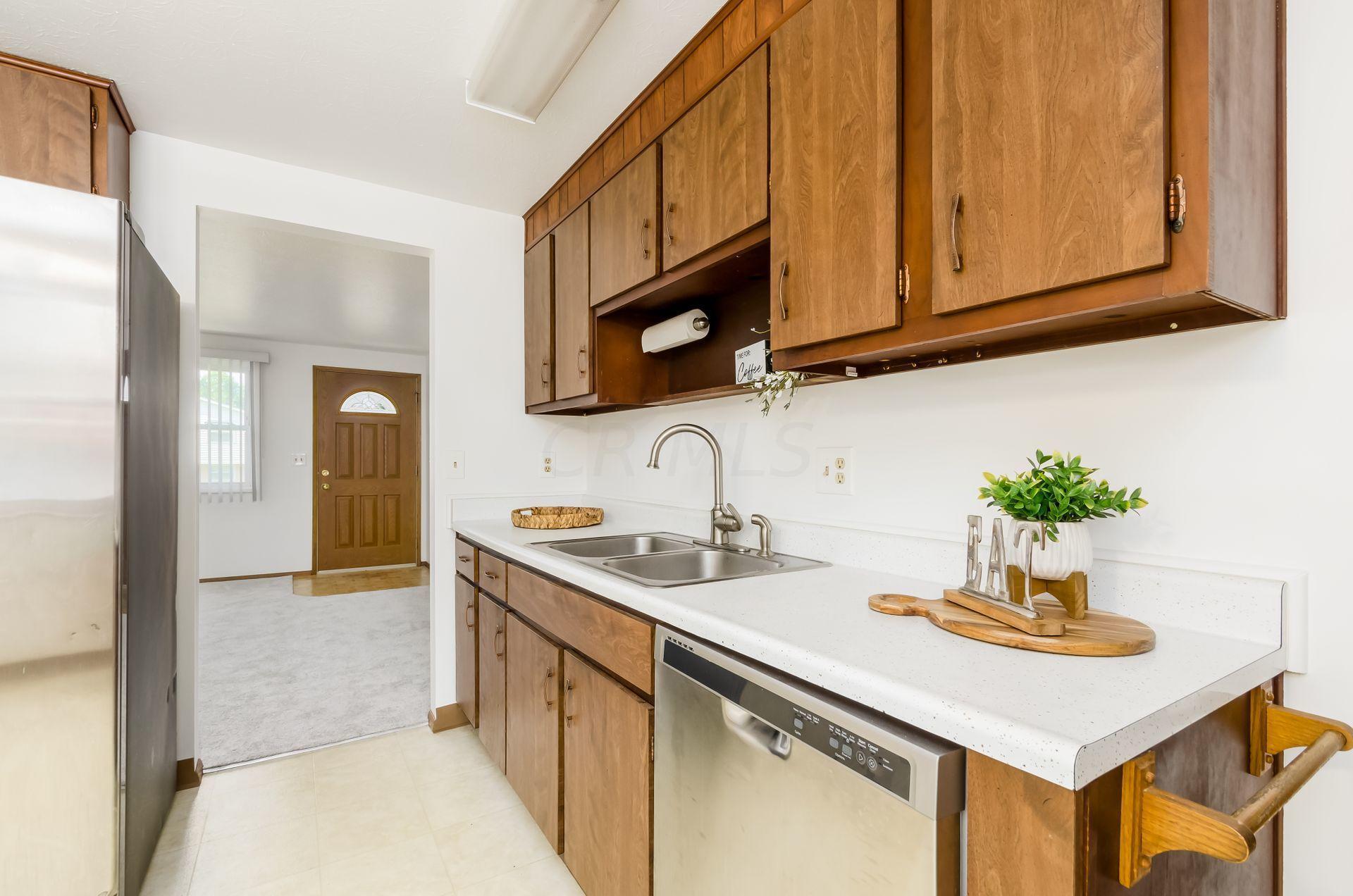 2065 Tupsfield Road Columbus, OH 43229 - Photo 9 of 38 Gallery Image 9