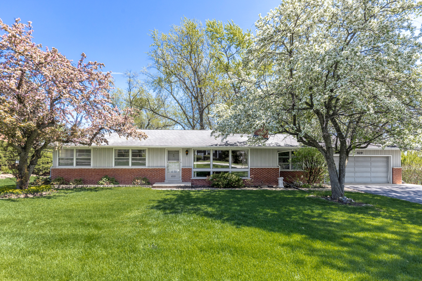 4S629 Radcliff Road Naperville, IL 60563 - Photo 1 of 42 Gallery Image 1