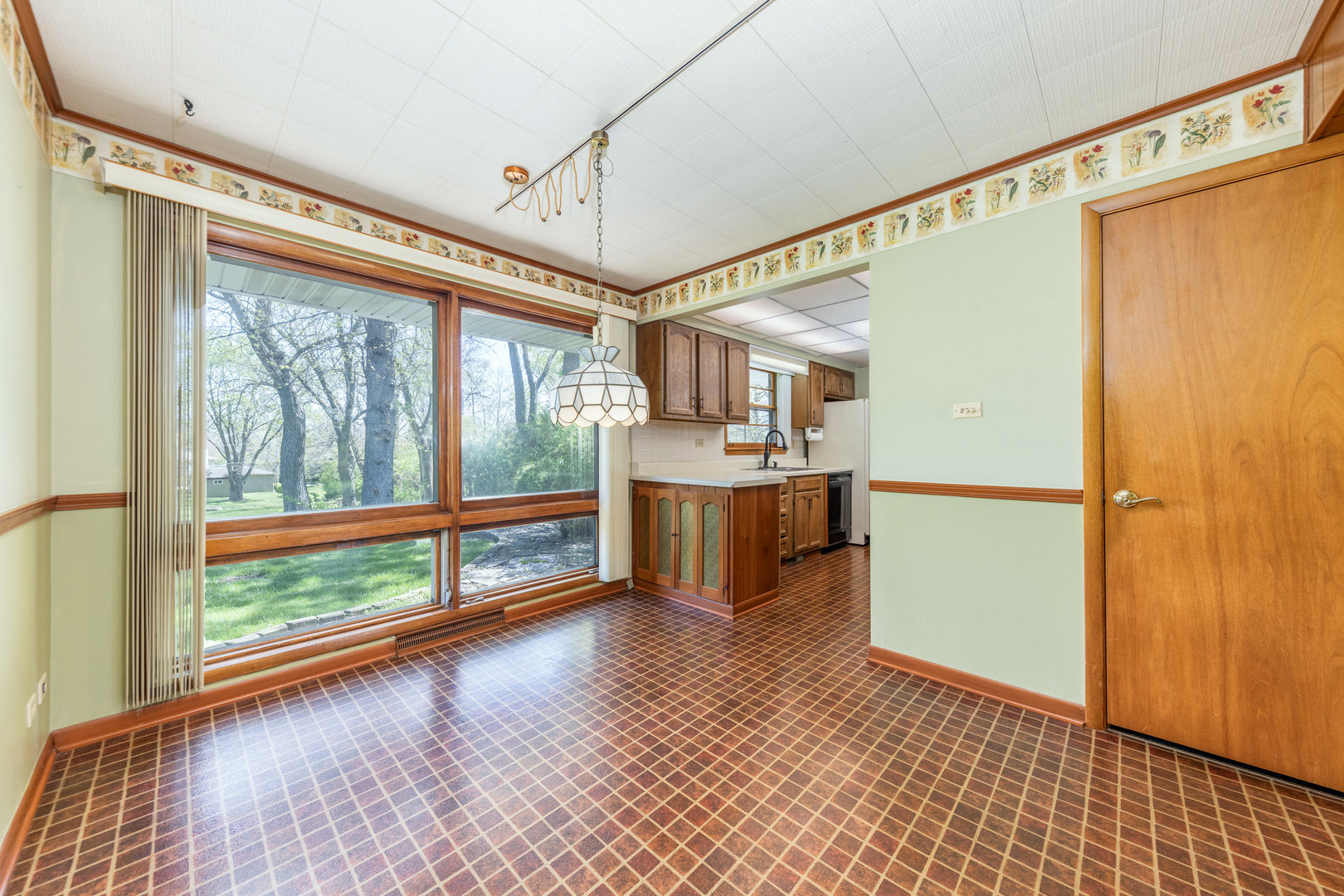 4S629 Radcliff Road Naperville, IL 60563 - Photo 12 of 42 Gallery Image 12
