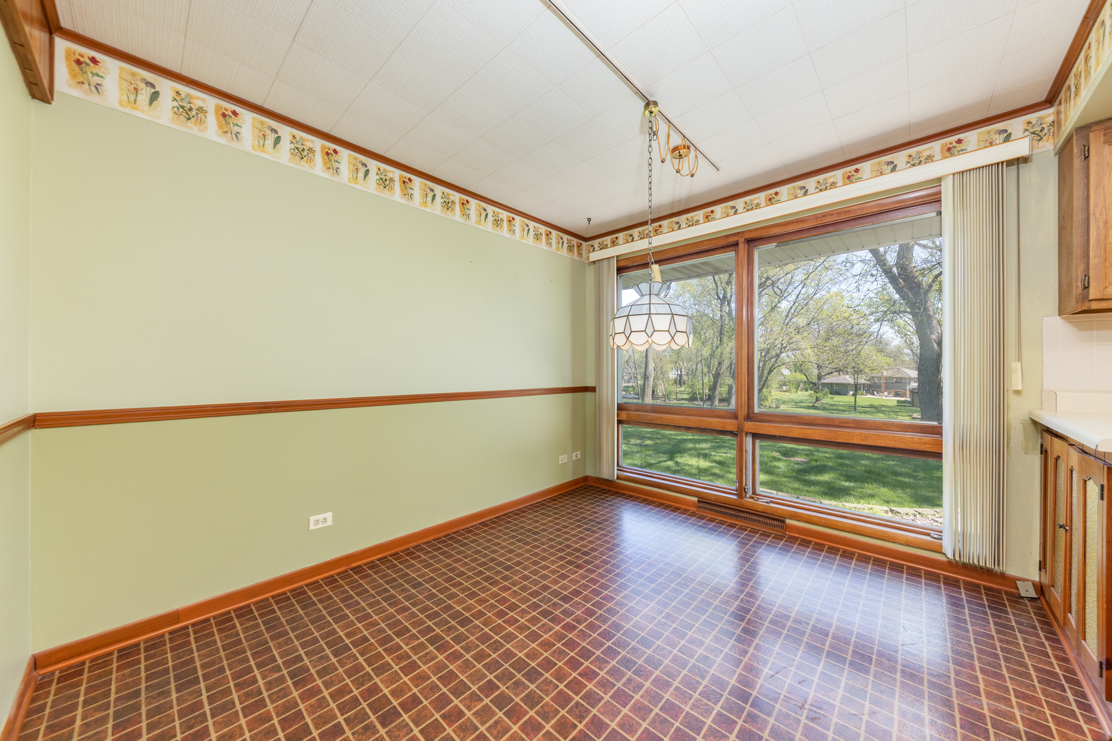 4S629 Radcliff Road Naperville, IL 60563 - Photo 13 of 42 Gallery Image 13