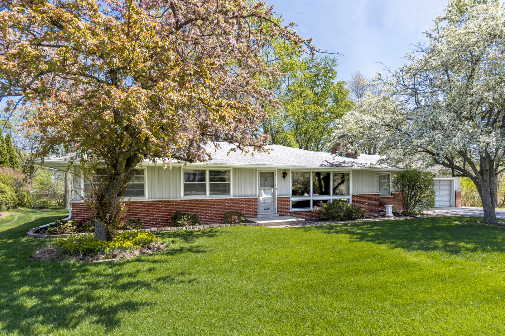 4S629 Radcliff Road Naperville, IL 60563 - Photo 3 of 42 Gallery Image 3