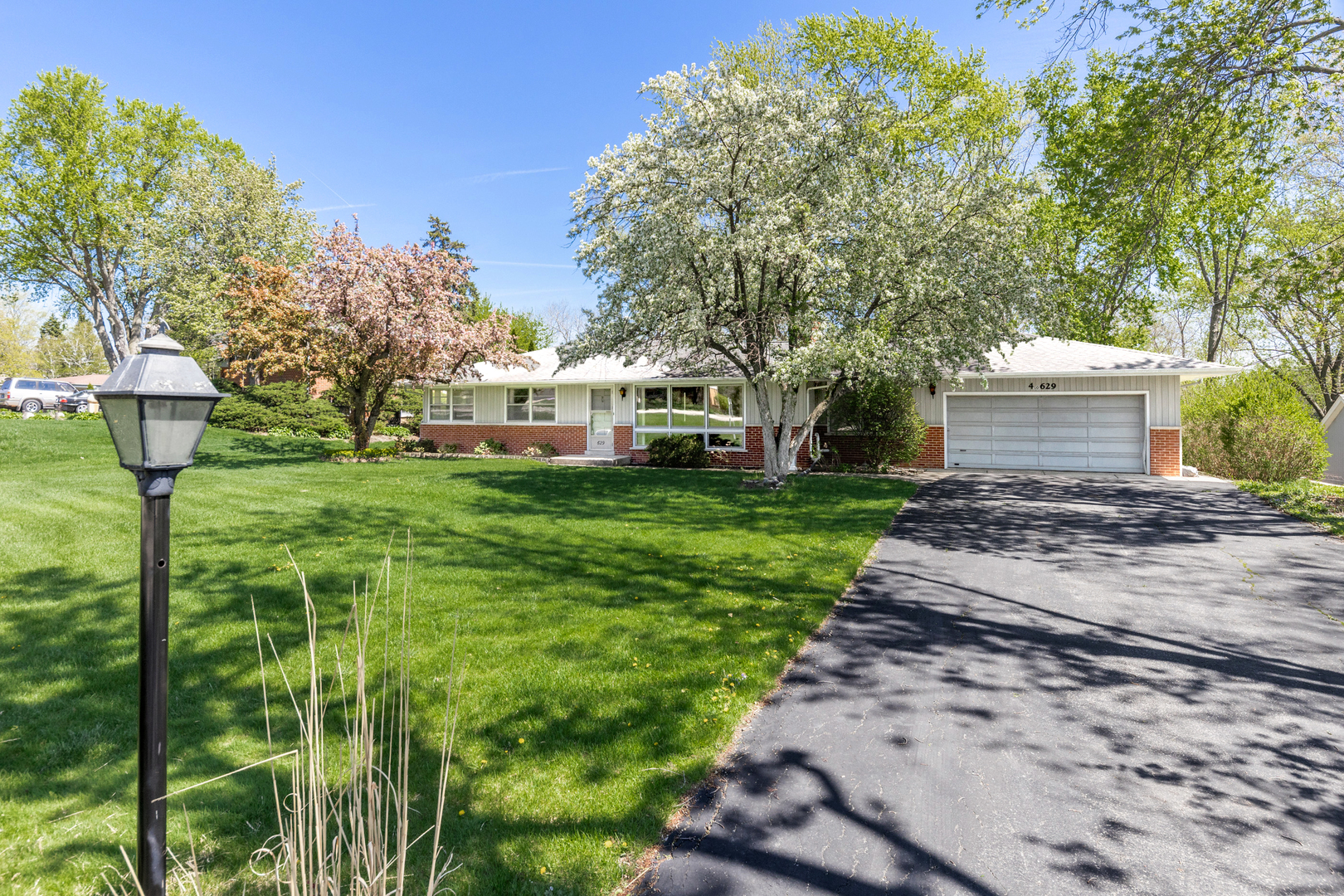 4S629 Radcliff Road Naperville, IL 60563 - Photo 4 of 42 Gallery Image 4