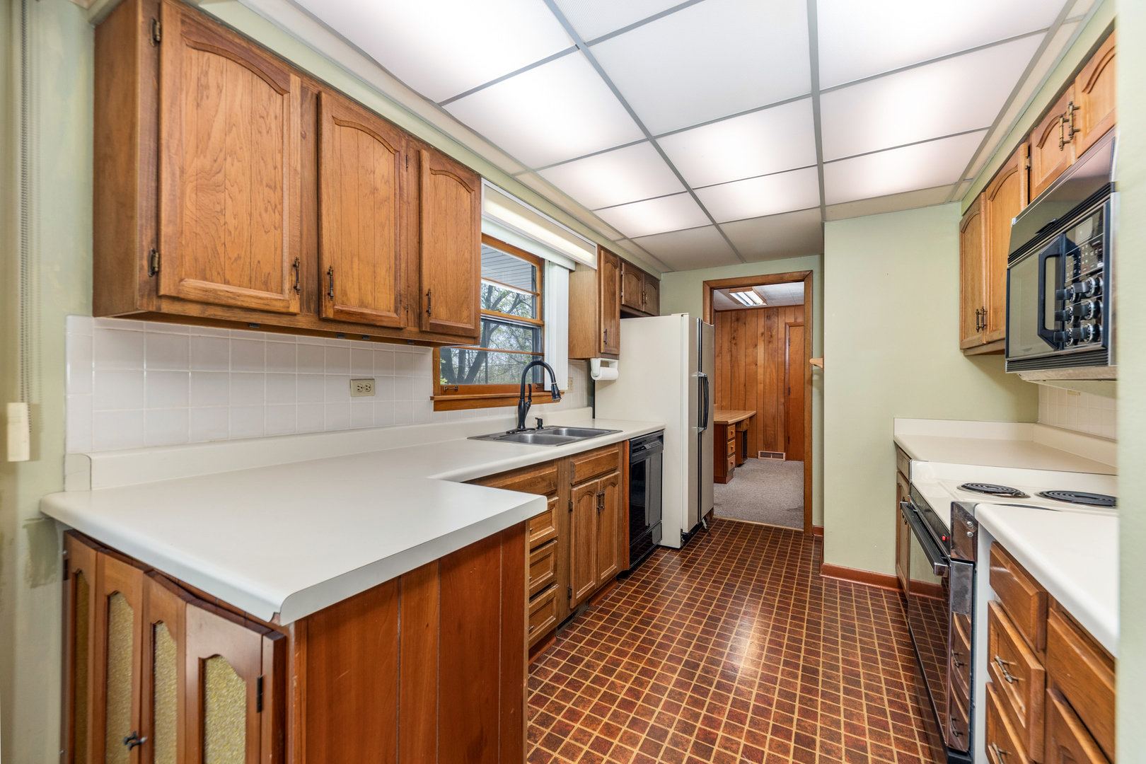 4S629 Radcliff Road Naperville, IL 60563 - Photo 8 of 42 Gallery Image 8