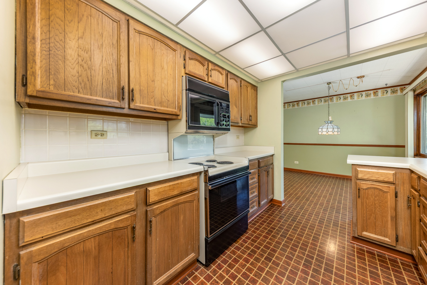 4S629 Radcliff Road Naperville, IL 60563 - Photo 9 of 42 Gallery Image 9