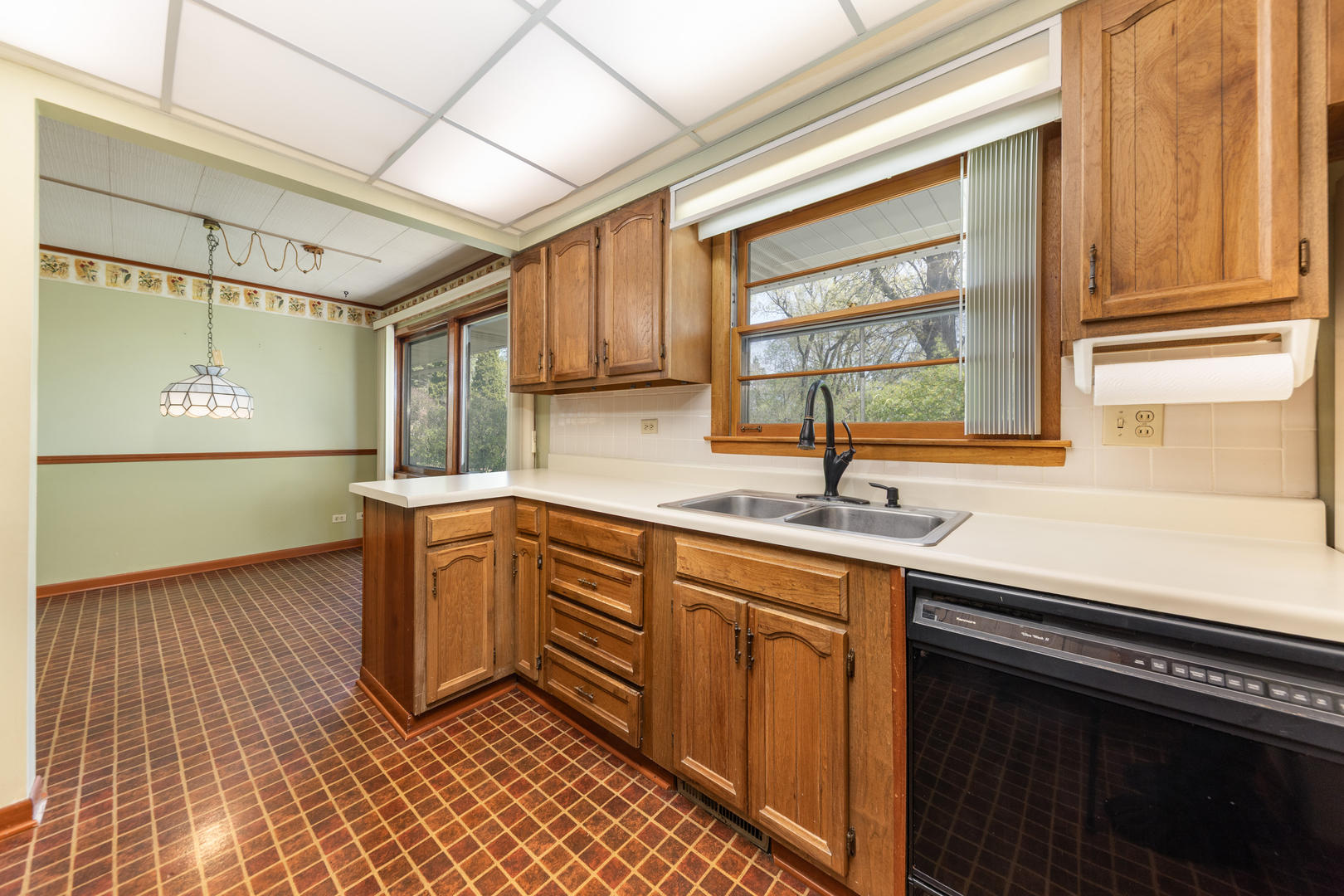4S629 Radcliff Road Naperville, IL 60563 - Photo 10 of 42 Gallery Image 10