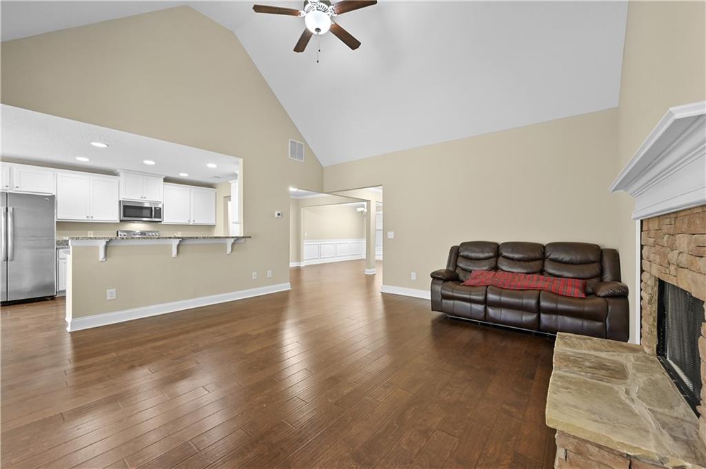 9 Bailee Circle Colbert, GA 30628 - Photo 8 of 30 a view of a livingroom with furniture and a kitchen