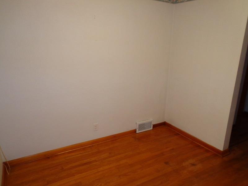 8 Crestview Drive McKees Rocks, PA 15136 - Photo 13 of 21 Computer Room.