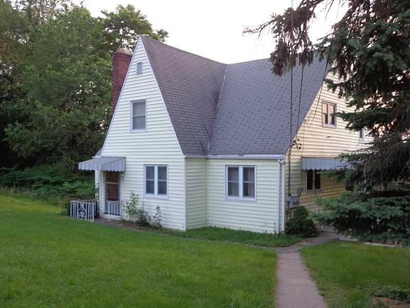 8 Crestview Drive McKees Rocks, PA 15136 - Photo 3 of 21 Exterior Front.