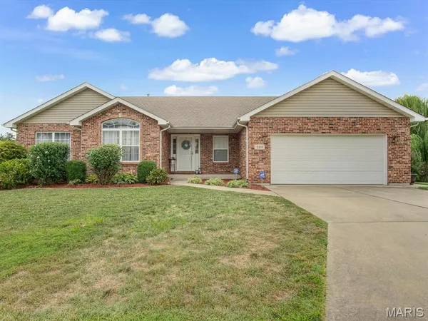 $450,000 | 209 Heritage Street, Columbia, IL 62236