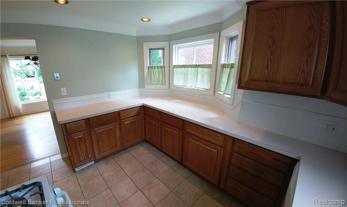 1613 Prestwick Road Grosse Pointe, MI 48236 - Photo 12 of 21 20170804_110808.jpg