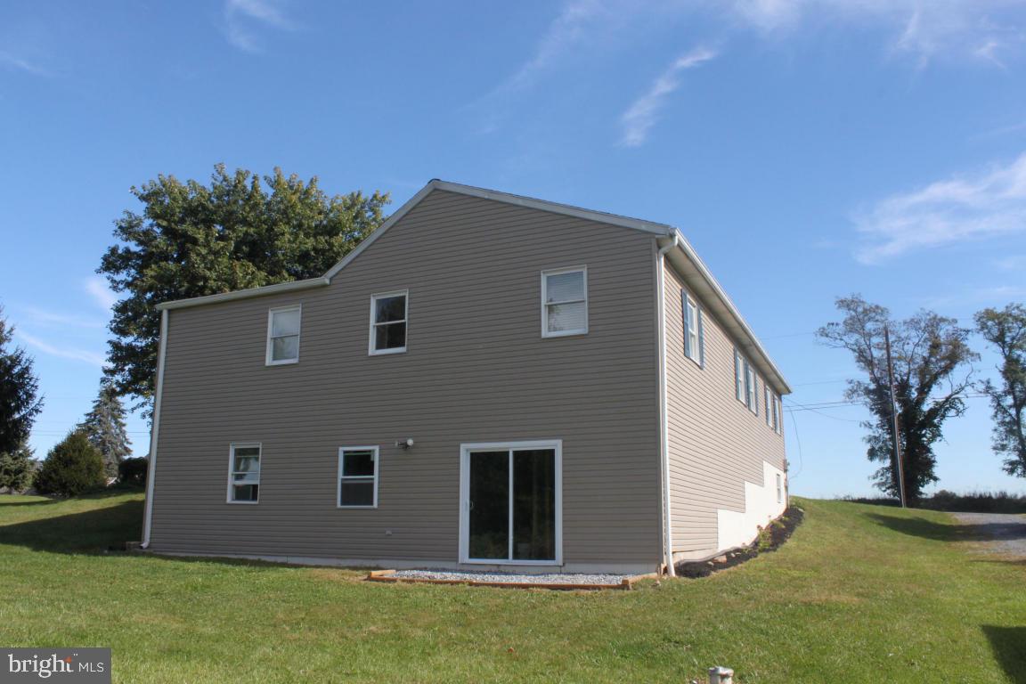 1724 Gish Road Manheim, PA 17545 - Photo 4 of 31