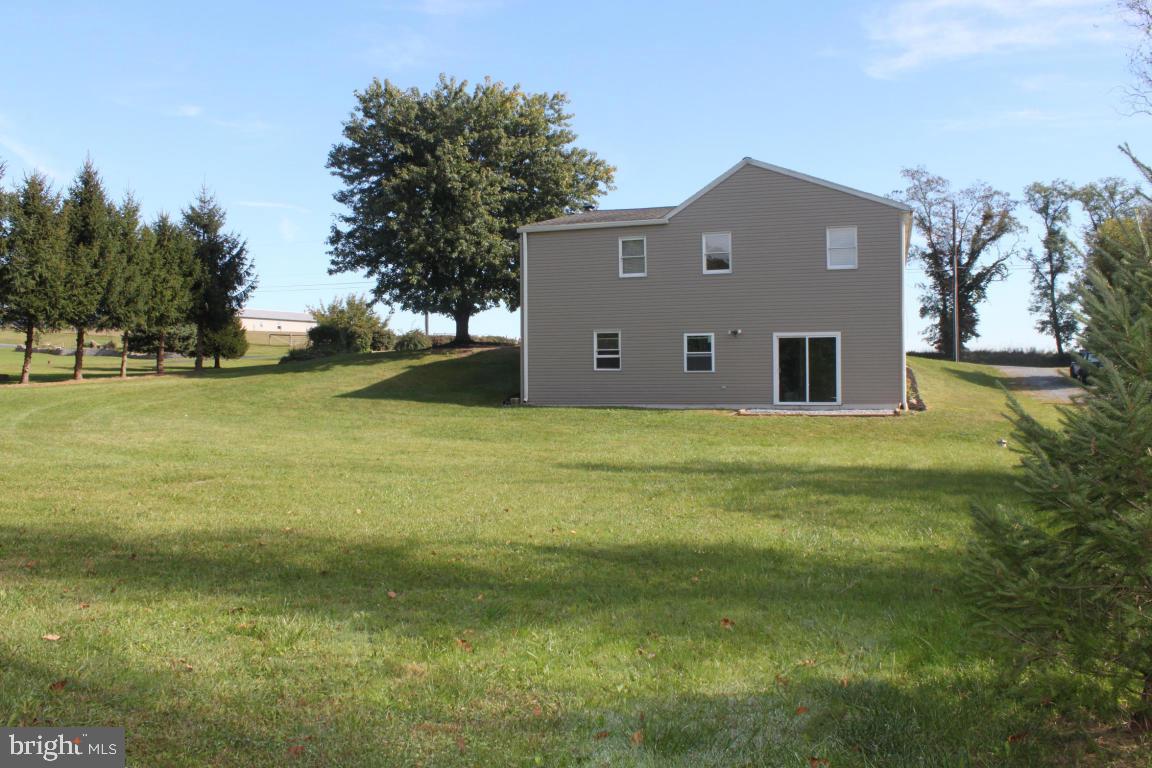 1724 Gish Road Manheim, PA 17545 - Photo 5 of 31