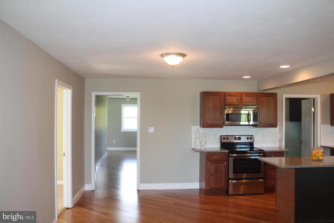 1724 Gish Road Manheim, PA 17545 - Photo 9 of 31