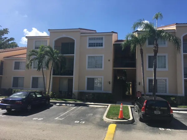 $2,100 | 1721 Village Boulevard, Unit 303, West Palm Beach, FL 33409