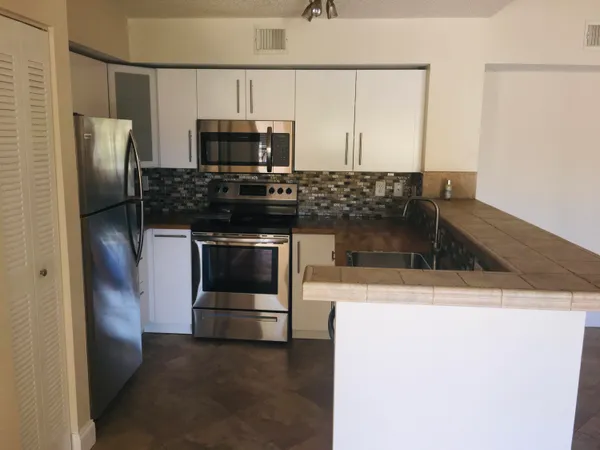 $2,100 | 1721 Village Boulevard, Unit 303, West Palm Beach, FL 33409