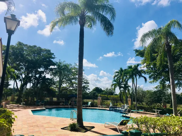 $2,100 | 1721 Village Boulevard, Unit 303, West Palm Beach, FL 33409