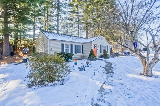 $330,000 | 37 Middlebrook Drive, Springfield, MA 01129