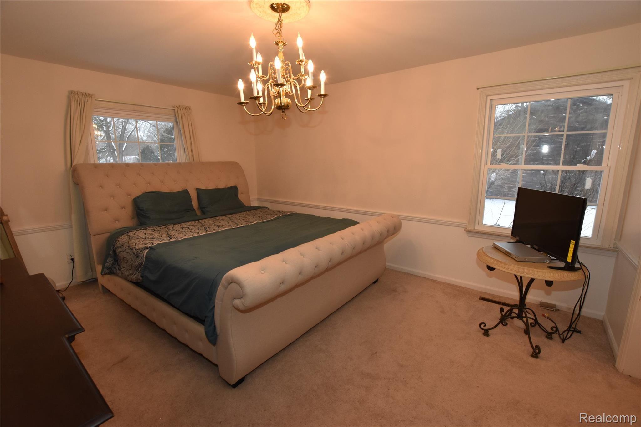 2445 Warner Road Flushing, MI 48433 - Photo 10 of 26 Master bedroom main level