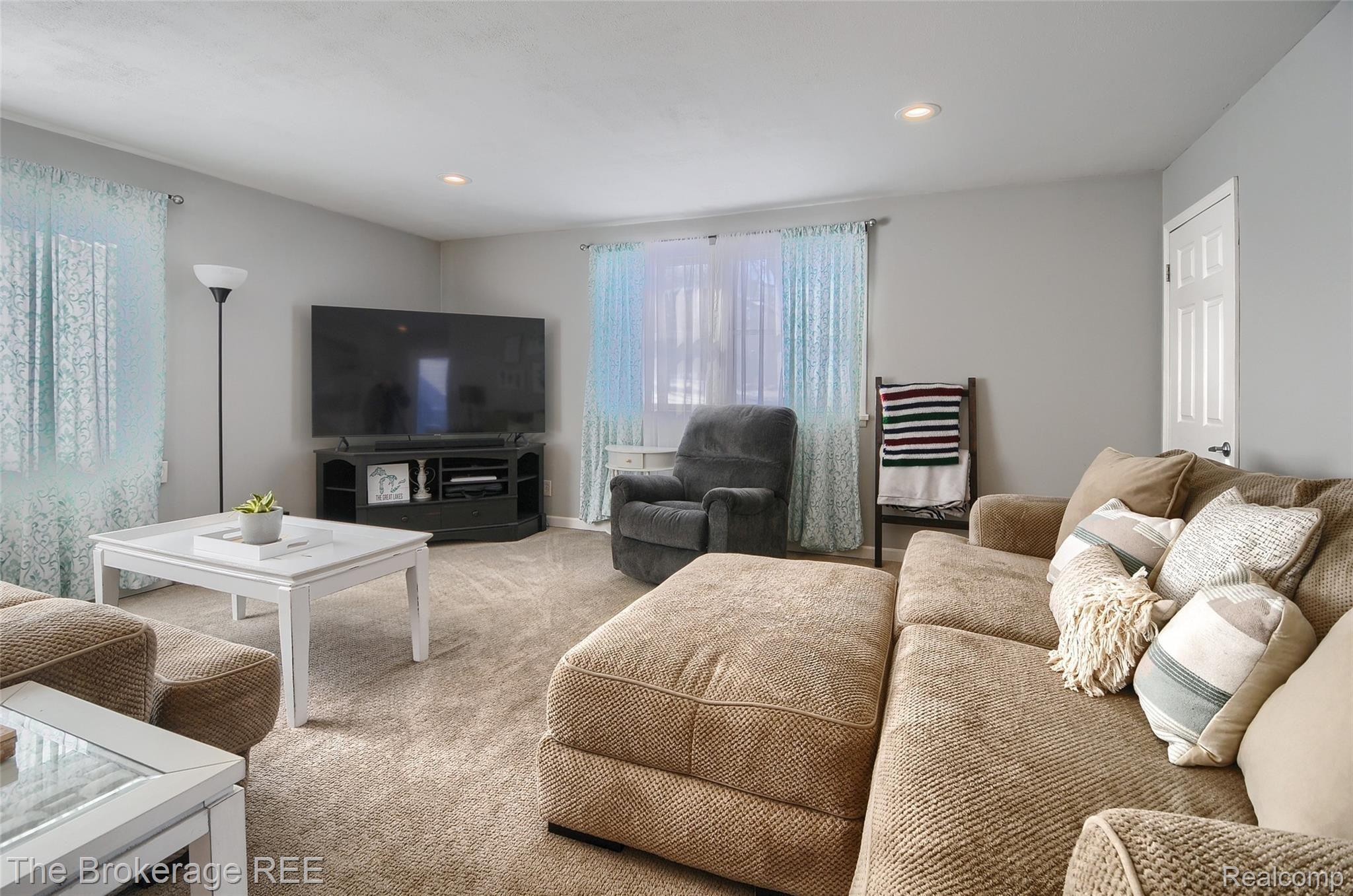 12295 Dunham Road Hartland, MI 48353 - Photo 8 of 29 DSC_8416-HDR(5).jpg