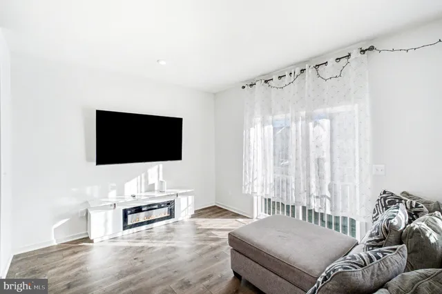 $2,850 | 423 Honeyberry Lane, Fredericksburg, VA 22405