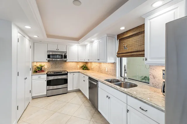 $1,695,000 | 400 South Beach Road, Unit PHC, Tequesta, FL 33469