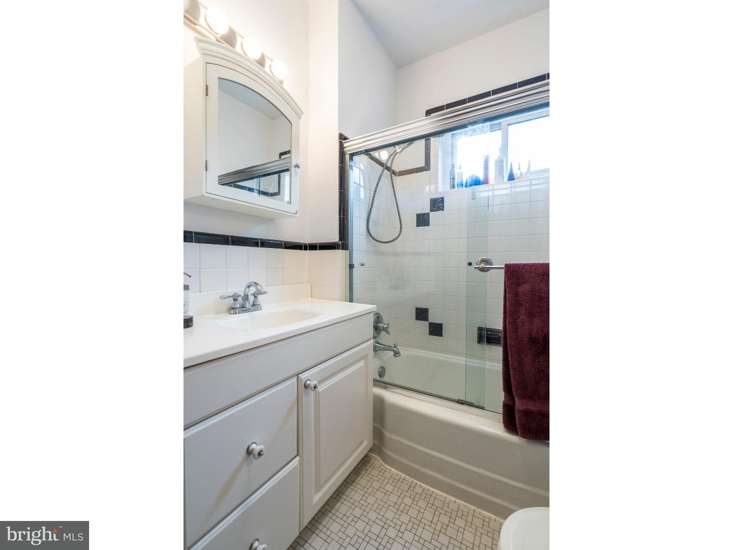2113 West Ritner Street Philadelphia, PA 19145 - Photo 19 of 25 Bathroom