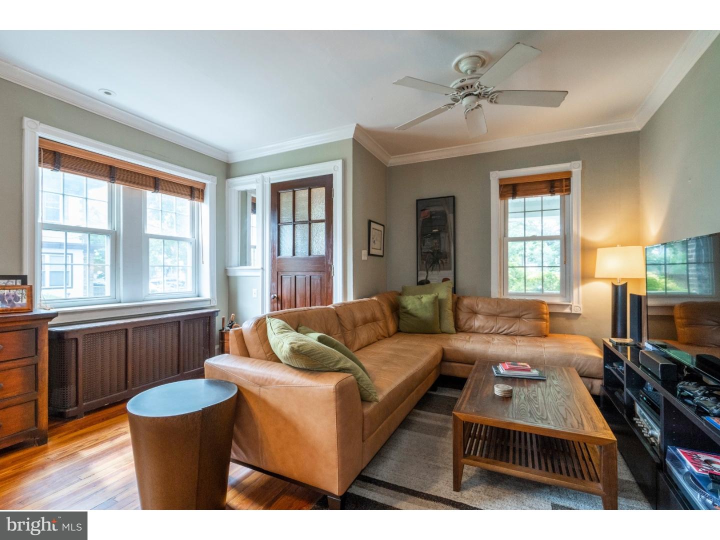 2113 West Ritner Street Philadelphia, PA 19145 - Photo 6 of 25 Living Room