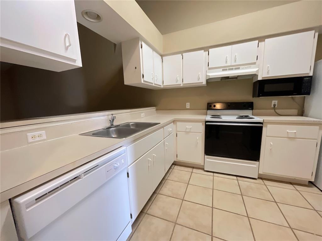 4700 Southwest Archer Road, Unit 105 Gainesville, FL 32608 - Photo 3 of 14